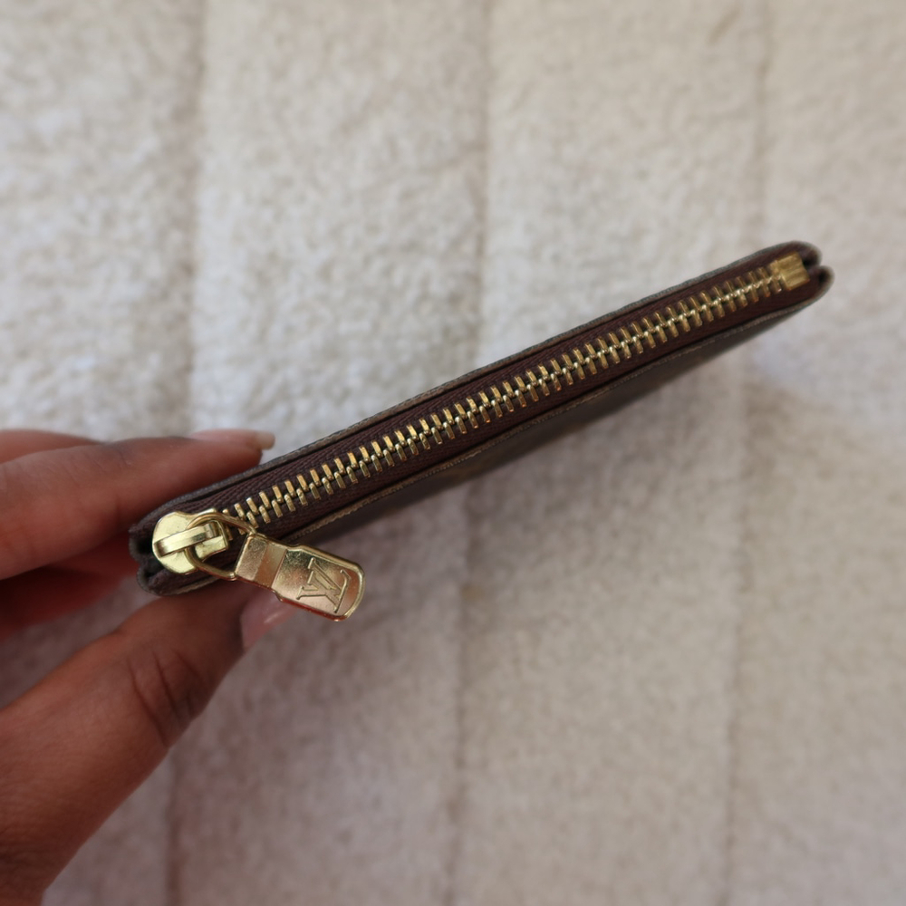 Louis Vuitton Key Pouch – Monogram - Picture 7 of 12